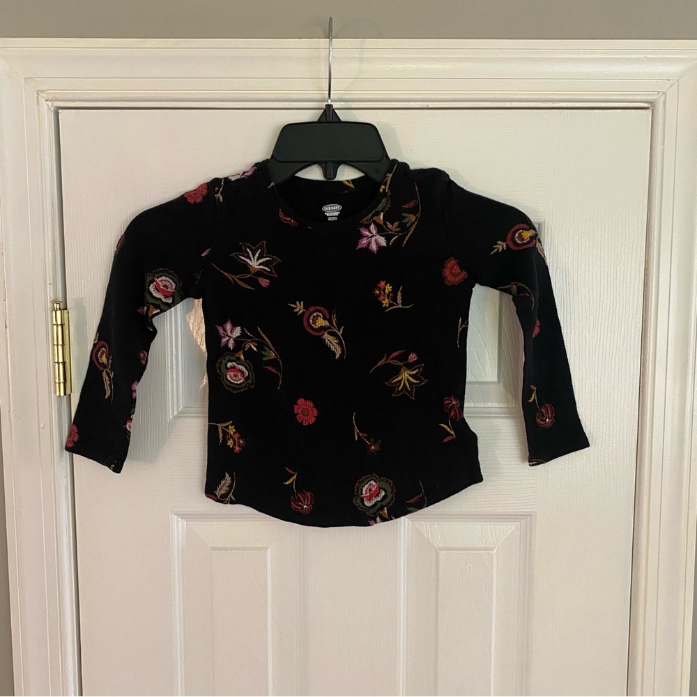 Old Navy Black Floral Thermal Long Sleeve Shirt Toddler Girls 5T Fall